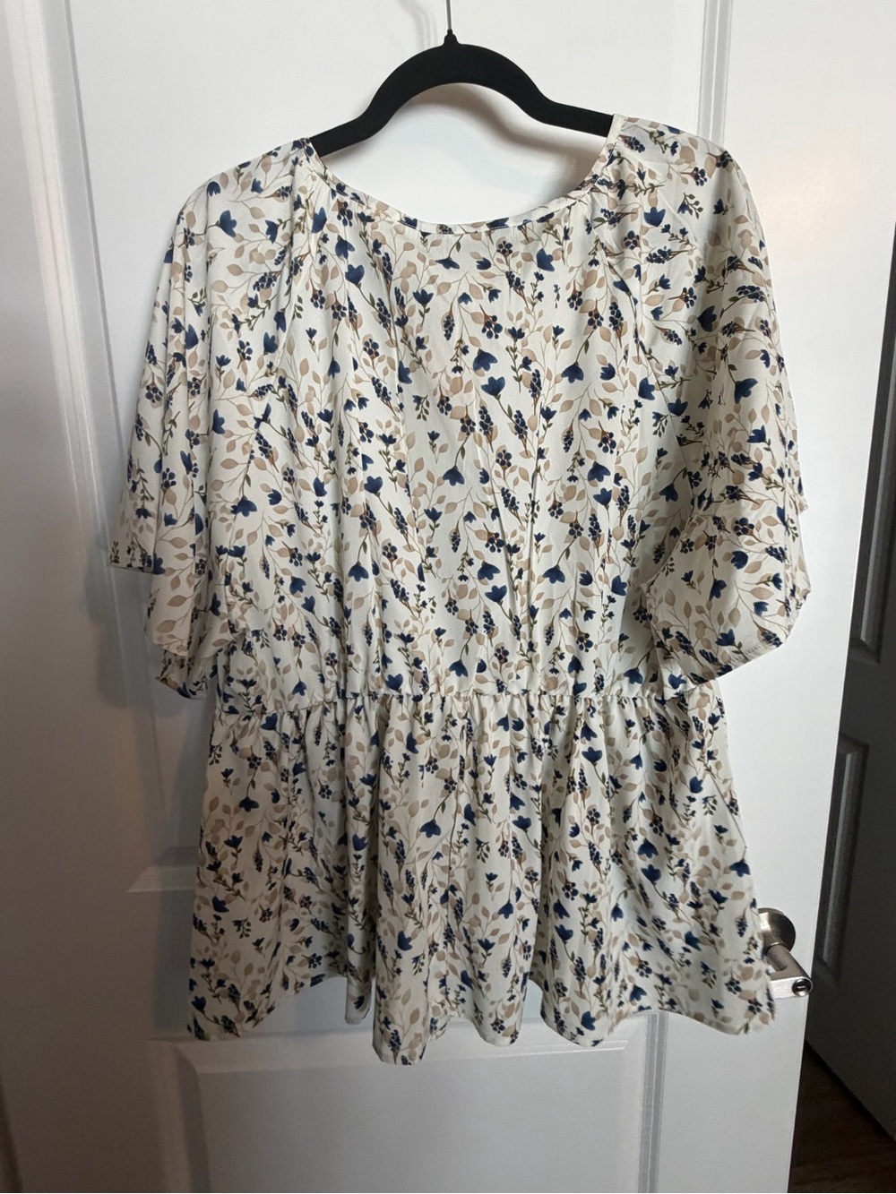 BloomChic Women’s Cream Floral V-Neck Blouse - 18-20 - NWT - Picture 4 of 4